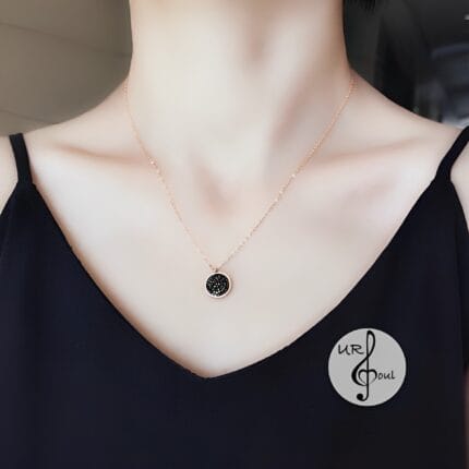 Bella cadena con dije colección Crystals black