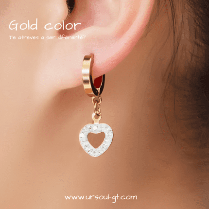 Brilla en cualquier ocasión con nuestros aretes versátiles de la colección Love