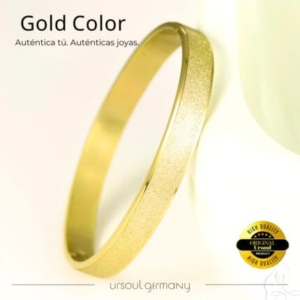 "El Resplandor Dorado Velado" Brazalete Esmerilado: Descubre tu Belleza Refinada